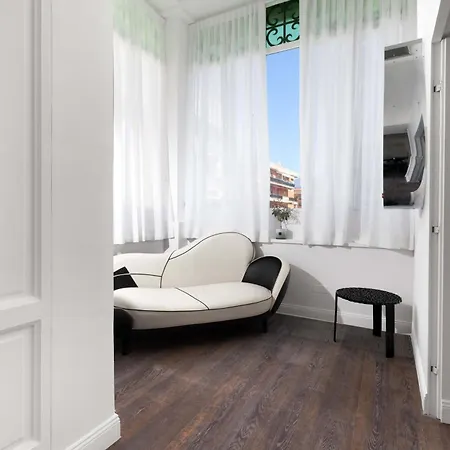 - Diamond De Luxe * Sorrento