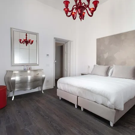 - Diamond De Luxe Apartman Sorrento
